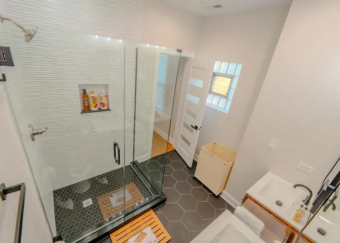 Luxury Stylish 3br Minutes From Downtown *