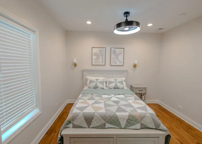 Luxury Stylish 3br Minutes From Downtown Chicago