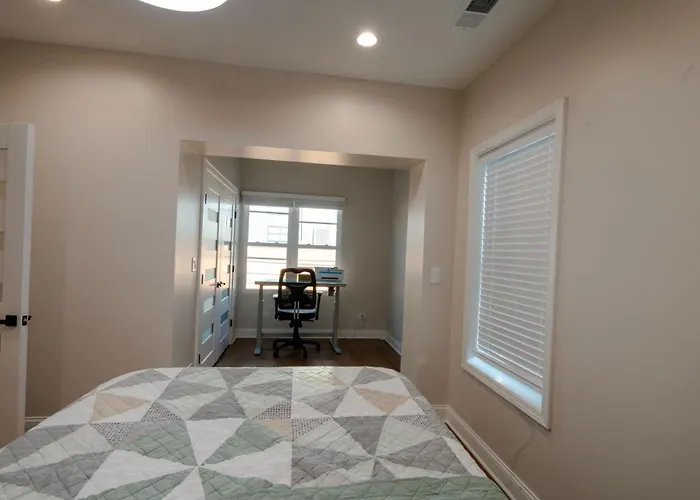 Luxury Stylish 3br Minutes From Downtown *