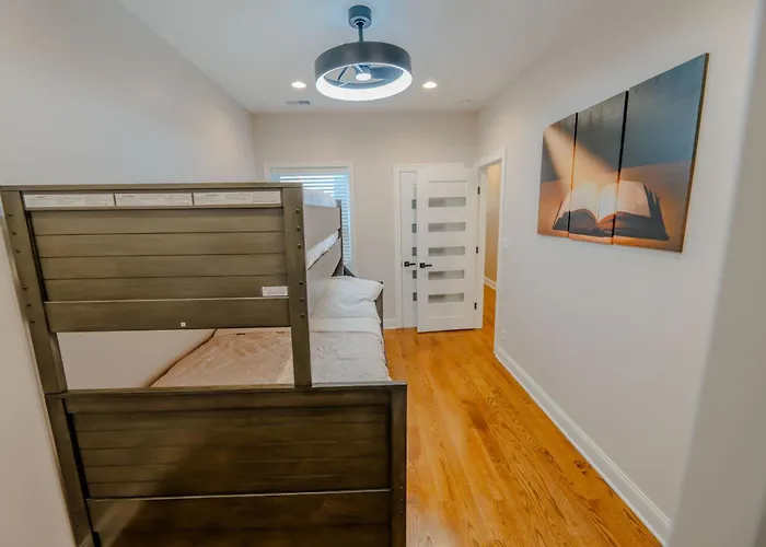 Luxury Stylish 3br Minutes From Downtown Chicago